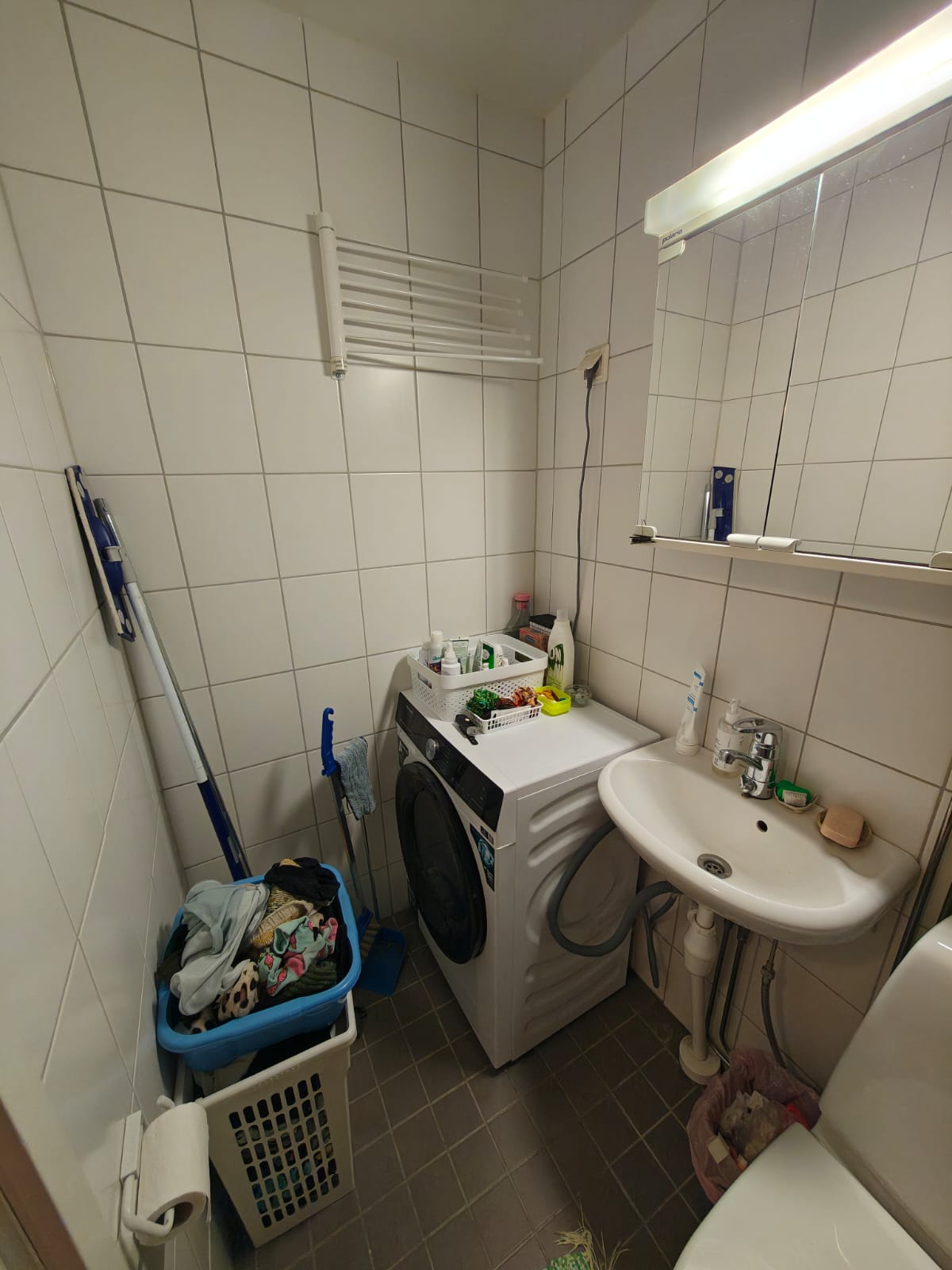 Siisti kylpyhuone ammattijärjestämisen jälkeen.